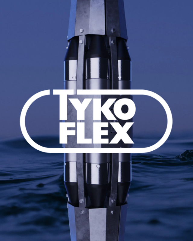 Seaflex produkt med vatten i bakgrunden, blå toning, vit Tykoflex logotyp.